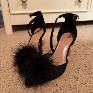 BCBGeneration Feather Puff Pointed Toe Heel Size 8